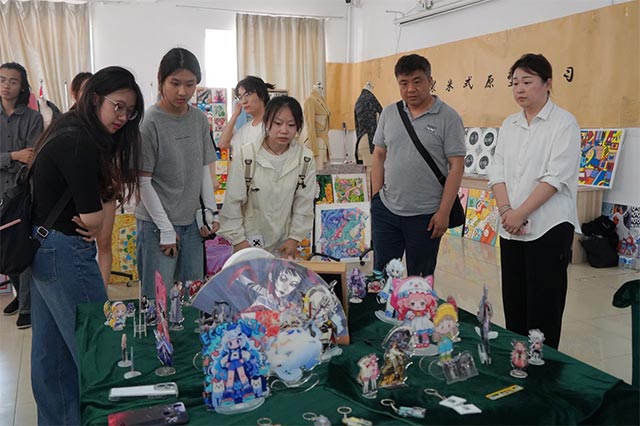 當(dāng)‘銀齡教師’遇上‘航天精神’ 文化藝術(shù)交流服務(wù)新篇章